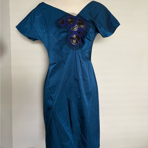 Vera Wang Lavender Label Dresses & Skirts - Vera Wang Lavender Label Teal Blue Sheath Dress with Decorative Embellishment